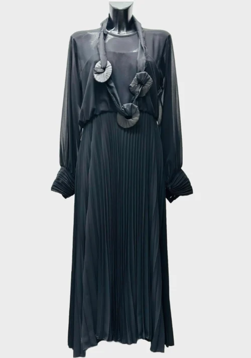 Abito Lungo in Chiffon Plissettato con Collier Decorativo Foto 7