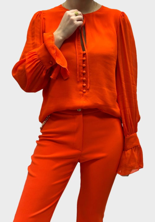 Blusa Arancio con Polsini a Volant Foto 2