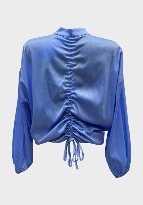 Camicia Azzurra con Spilla Foto 1