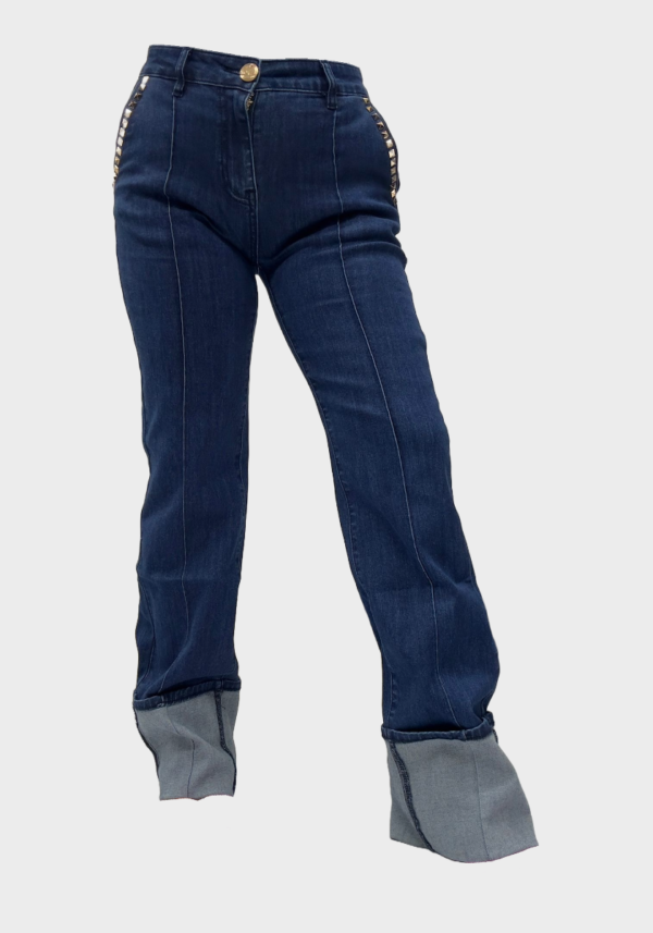 Jeans con Borchie Oro e Risvolto a Contrasto Foto