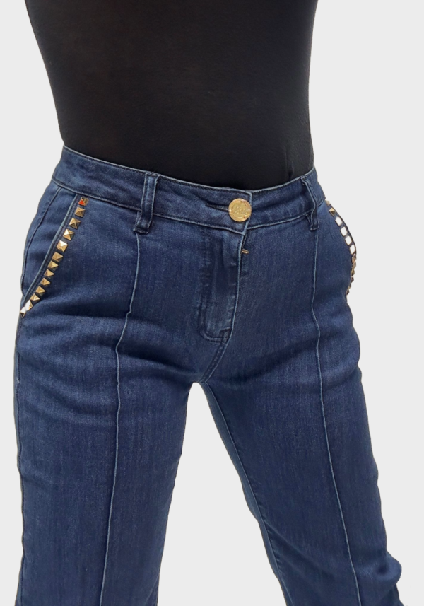 Jeans con Borchie Oro e Risvolto a Contrasto Foto 7