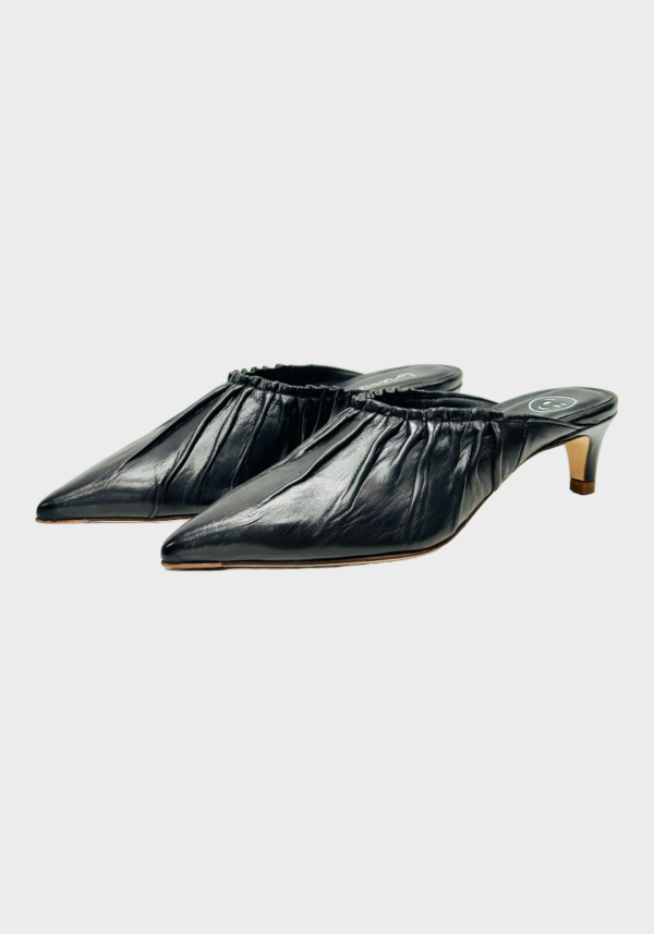 Mules a Punta con Arricciatura Elegante e Tacco Medio Foto 7