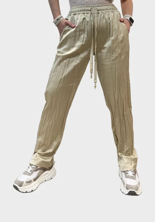 Pantalone Satinato Goffrato con Dettagli Gioiello Pantalone Satinato Goffrato con Dettagli Gioiello Foto 1