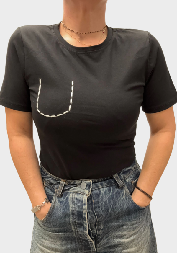 T-Shirt Nera in Cotone con Ricamo Foto 2 T-Shirt Nera in Cotone con Ricamo