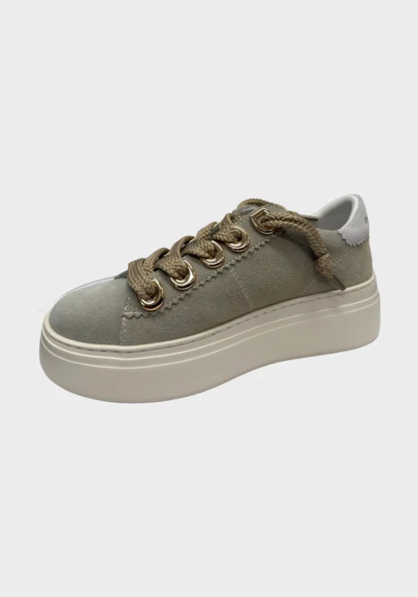Sneaker a cassetta in crosta Foto 4 Sneaker a cassetta in crosta con occhielli a decorazione e lacci grossi, suola in eva leggera